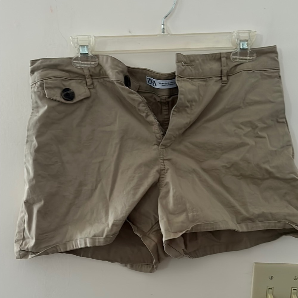Zara Beige Button-Detail Short shorts